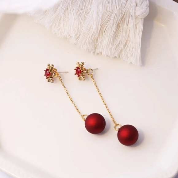 Gold plated red crystal pearl drop snowflake earrings with silver post - Picture 10 of 15